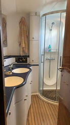 Cabin 01 - Aft Starboard Owner shower